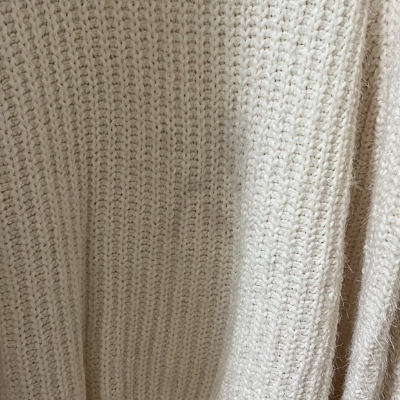 White oversized cable knit sweater - Picture 6 of 10